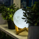 Lua Luminária 3D (com Stand em Madeira)